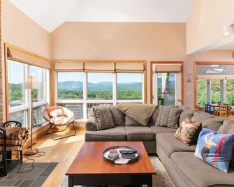 Spacious 4 bd 3.5 ba townhouse, sleeps 8 - Jackson - Living room