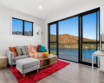 A Luckie Charm - 3-Bedroom Townhouse with Spectacular View - Queenstown - Salon