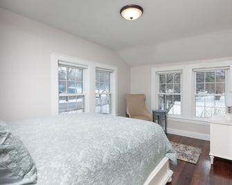 3 Bedrooms, 2 Baths Ranch Style Living on Spacious Intown Andover Location - Andover - Bedroom