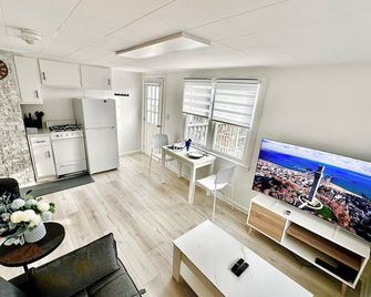 Charming 1-bedroom apartment in fabulous Provincetown - Provincetown - Living room