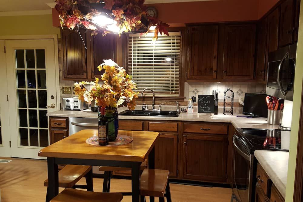 Full House Just Steps Away From Missouri River, Katy Trail, Shopping & More! - Boonville - Кухня