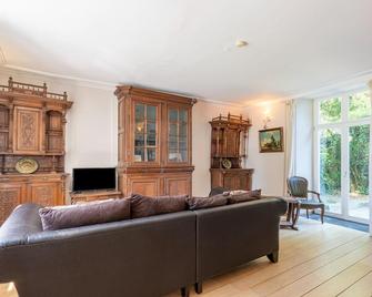 Cozy Comfort in Cerfontaine - Cerfontaine - Living room