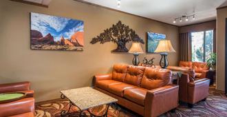 Quality Inn South - Colorado Springs - Living room