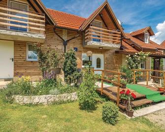 Nice Home In Licko Lesce With Wifi - Ličko Lešće - Building