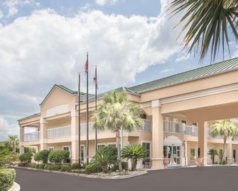 Baymont by Wyndham Crestview - Crestview - Gebouw