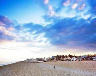 6 Town Steps - Aldeburgh - Strand