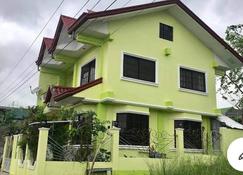 Cozy House Tuguegarao Cagayan - Penablanca - Building