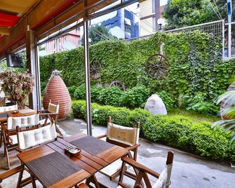 Han Hotel - Istanbul - Patio