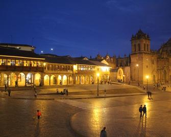 Habitaciones Privadas (Plaza de Armas De Cusco) - Cusco - Edificio