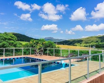 Alecrim do Campo - Casa para 12 pessoas com 3 quartos - Capitólio - Pool