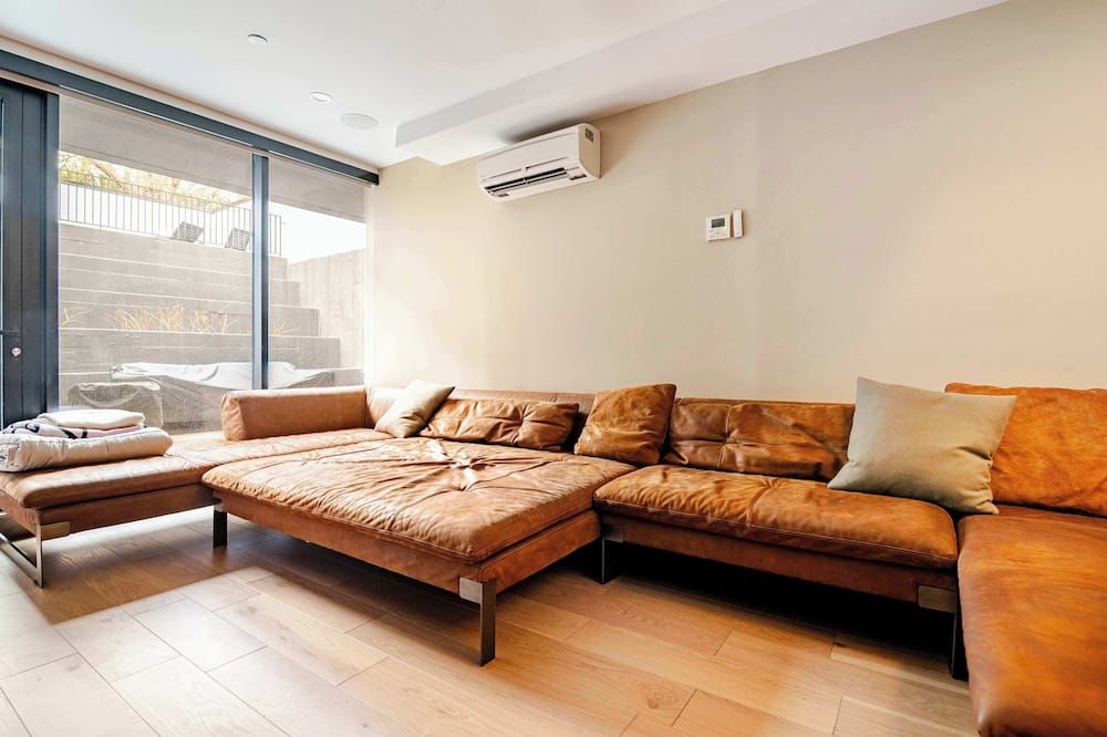 India Place by RoveTravel | Duplex w/Outdoor Space - بروكلين - غرفة معيشة