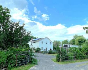 Micosta Leisure Inn - Hudson - Building