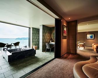 The Hiramatsu Hotels & Resorts Atami - Atami - Oturma odası