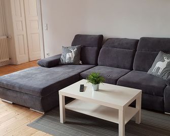 Ferienwohnung Hufelandstern bis 7 Personen - mit E-Ladesäule! - Bad Wildungen - Вітальня