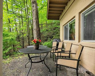 Peaceful Lakefront Getaway On Cayuga Lake 4 Bedroom Cottage - Aurora - Patio