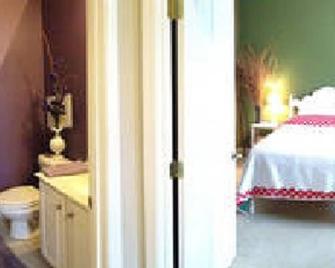 Savannah Suite - Kennesaw - Bedroom