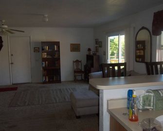 Book Today! Spectacular Mountain Views! - East Glacier Park - Comedor