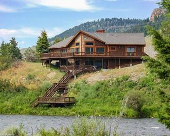 Madison Bend River House -Top Floor- - Cameron - Building