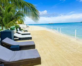 Blue Ocean Village House at Cable Beach - Nassau - Beach