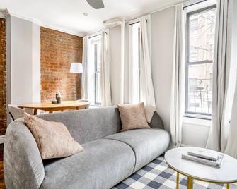Lovely Nolita 1BR w/ W/D, nr New Museum, by Blueground - New York - Living room