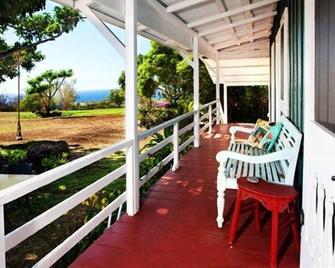 Ocean Views, Private Hot Tub, Swimming Pool Access, Historic Cottage - Hawi - Balcony