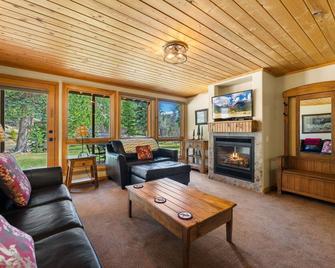 Creekside Suites 17 by Estes Park Condos - Estes Park - Living room