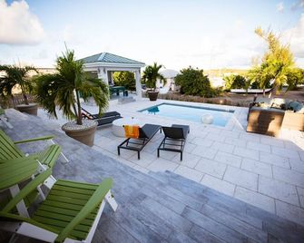 Oceanfront - Turtle Suite At Drift Villa - Cockburn Town - Zwembad