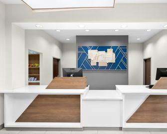 Holiday Inn Express & Suites Morrilton By IHG - Morrilton - Front desk