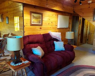 Country Log Cabin, Short/Long Term, First Floor Apartment! Mountain Top Views! - Littleton - Living room