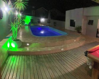 Comfortable house with pool + games area - Cares - Piscina
