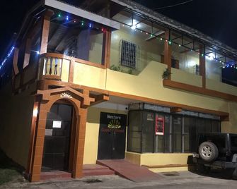 Don Santiago Guesthouse Downtown - San Ignacio - Byggnad