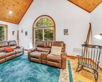 Cozy Cabin in the Woods - Londonderry - Obývací pokoj