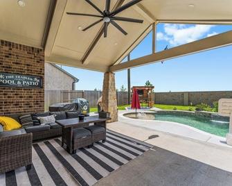 Luxury Retreat w/ Pool & Spa - Katy - Bazén