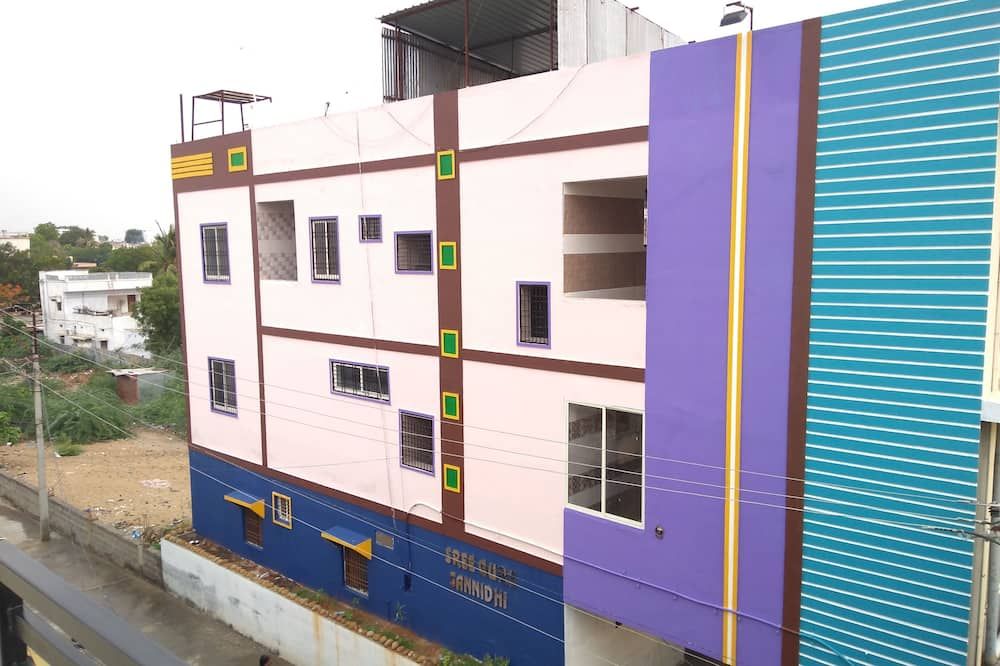 سري جورو سانيدي إيه بدجيت لاكشري لودج - Mantralayam - مبنى