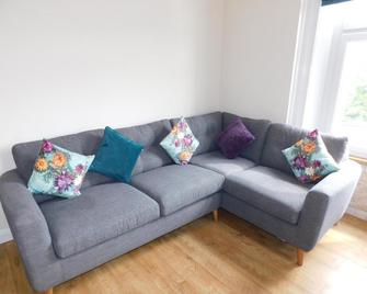 Kingsway Apartment - Durham - Living room