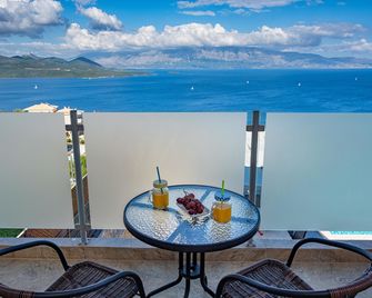 Ionian Heaven Villas - Nikiana - Balcón