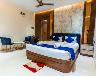 Sri Vaarahi Hotel Warangal - Warangal - Bedroom