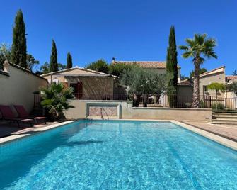 Les Célestins - Studios indépendants - Carpentras - Piscina