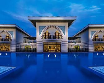 Jumeirah Royal Residences - Dubai - Piscina