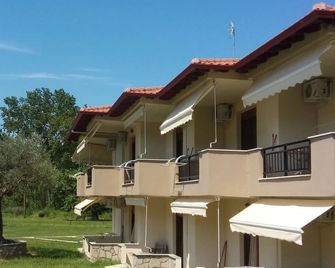 Top Studios - Vourvourou - Building