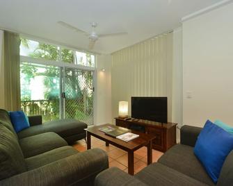 Seascape Holidays - Tropic Sands - Port Douglas - Living room