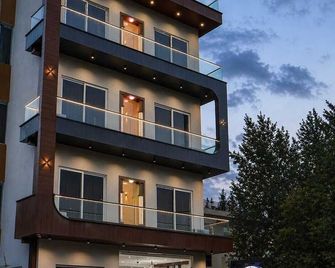 The Glam By Sandane Homes - Greater Noida - Gebäude