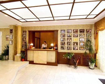 Residence Odesskij Dvorik - אודסה - דלפק קבלה