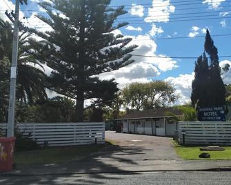 Mineral Park Motel - Parakai - Vista del exterior