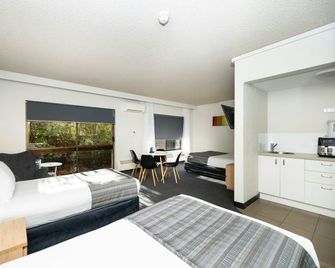 Belconnen Way Hotel Motel and Serviced Apartments - Canberra - Bedroom