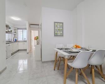 Apartamentos Punta Carero - Alcalá - Dining room