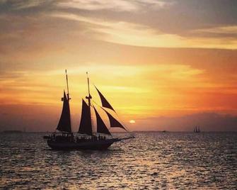 Beach House Condo by AvantStay Communal Pool Gated Community Great Location Week Long Stays - Key West