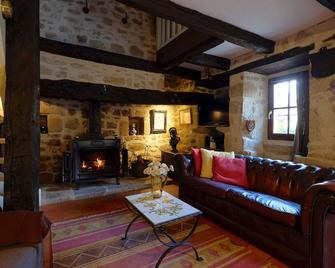 Charming Cottage For Rent In Rural Goulles - Goulles - Sala de estar