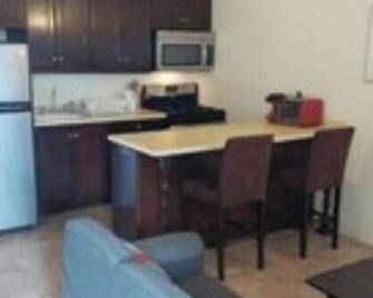 Beautiful island getaway, close proximity to popular beaches and historic site C - Camps - Keuken