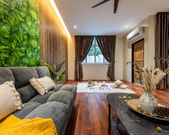 La Ferringhi Villa - Balinese Collection, by Alv - Penang - Wohnzimmer